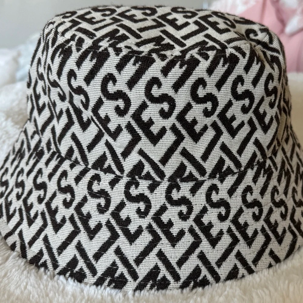H&M Monochrome Patterned Hat - Picture 1 of 3